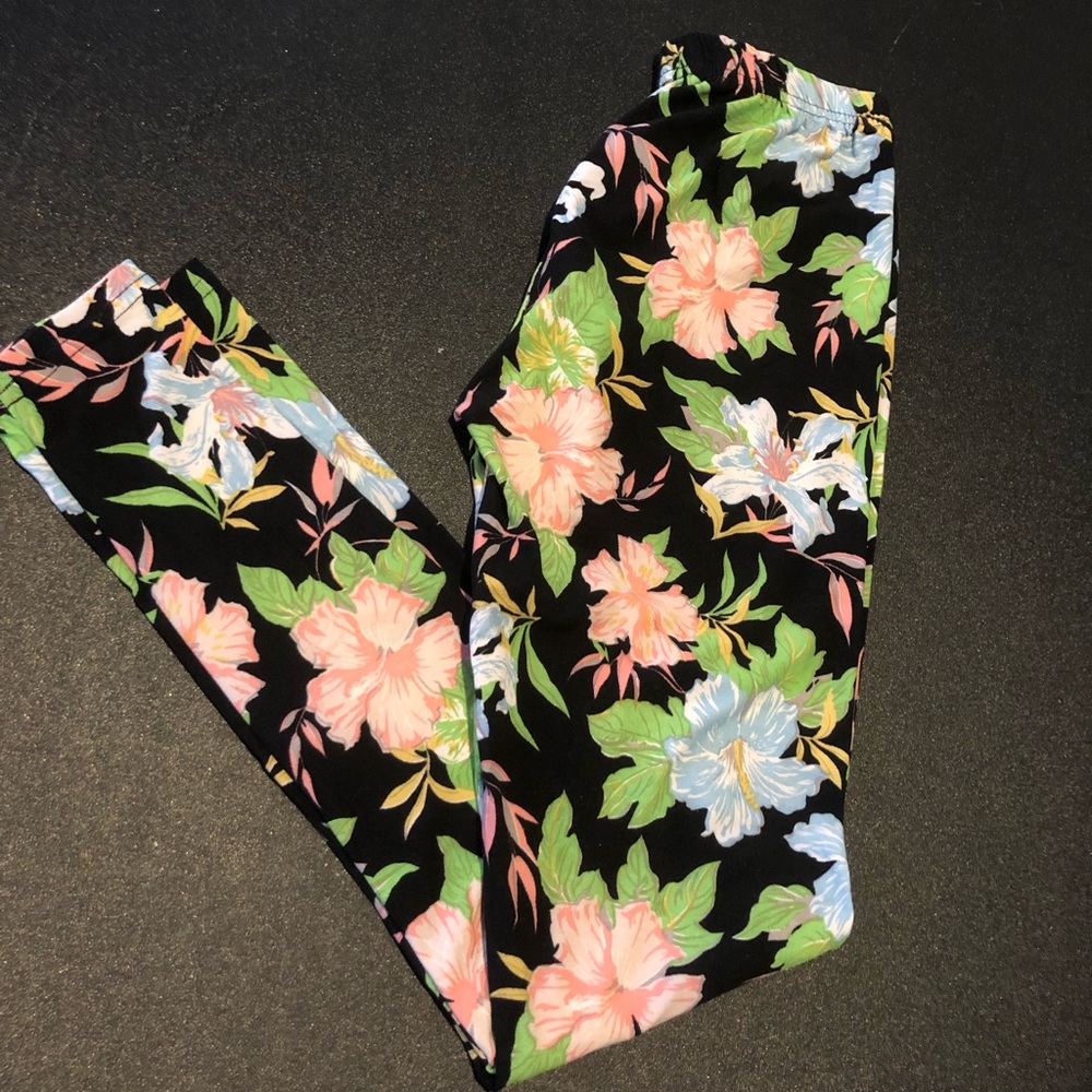 Agnes & Dora Black Floral Botanical Print Leggings S/M NWT